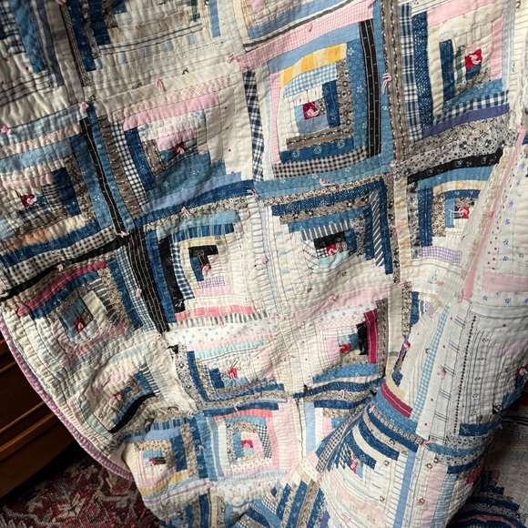 Early 1900s Calico Patchwork Log Cabin Quilt - Picture 4 of 8